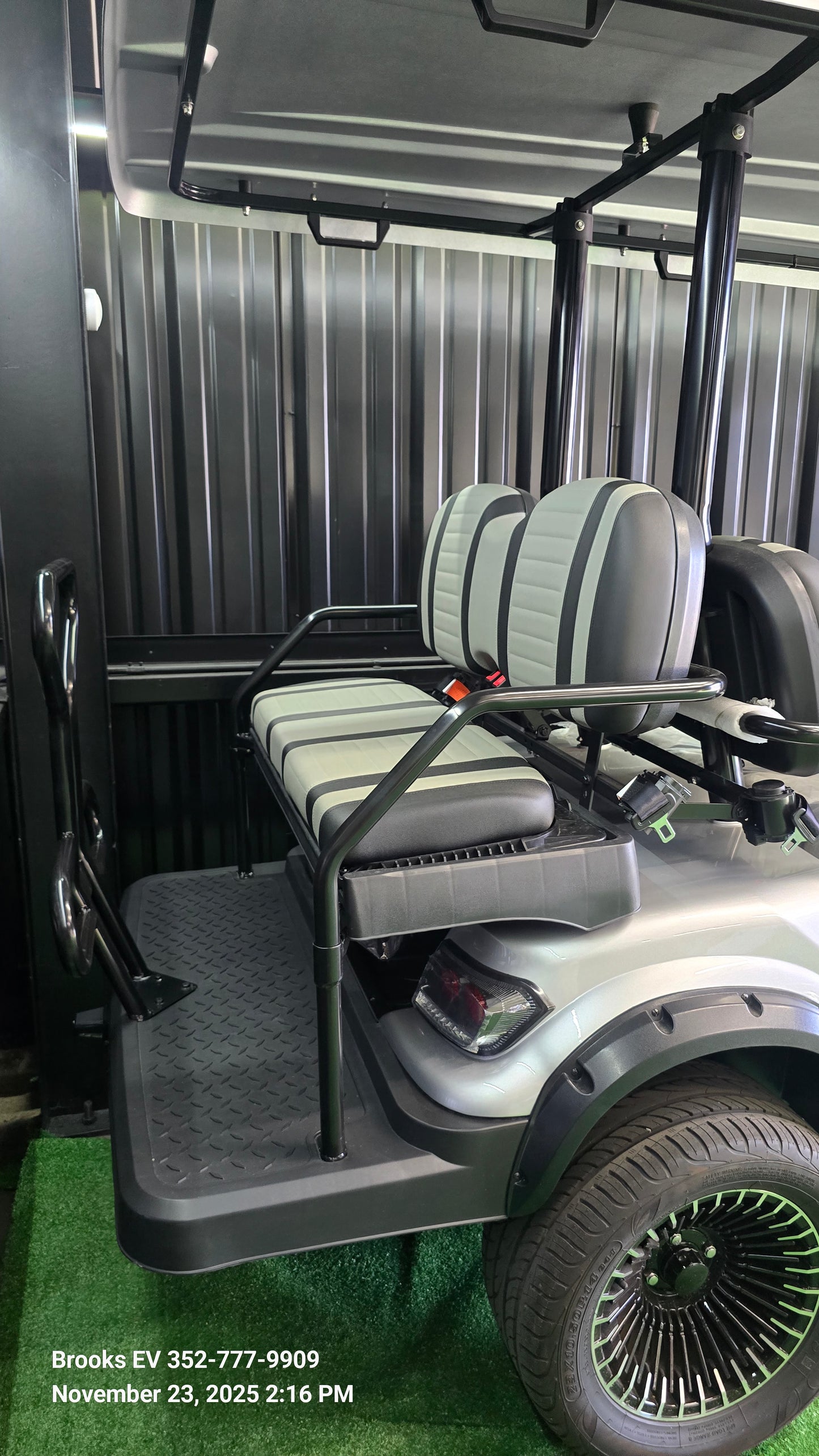 2025 ICON i60L Silver – Upgraded Tires