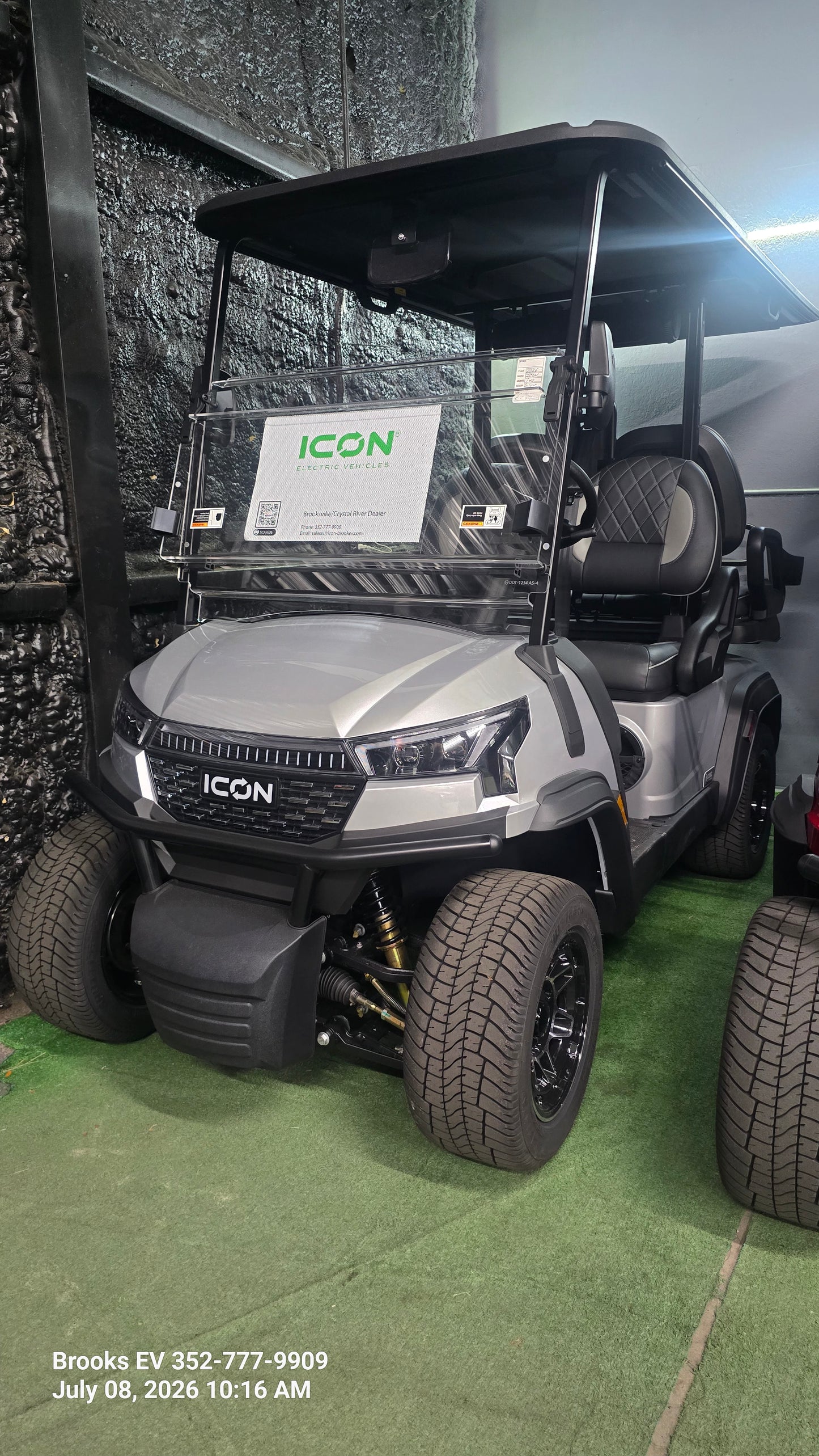 2025 ICON golf cart leftover — Brooks EV Brooksville showroom