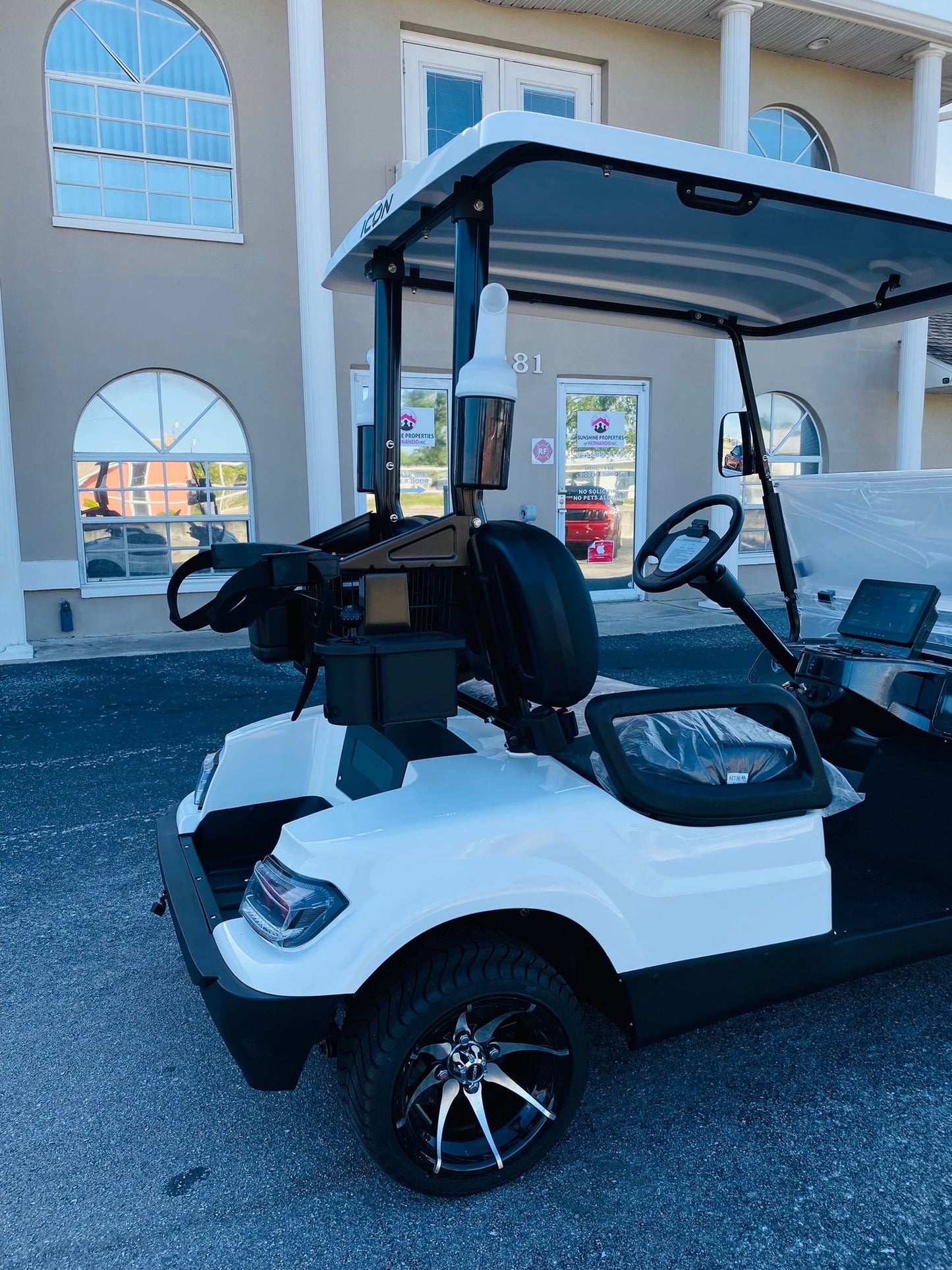 2024 White Icon i20 Golf Cart