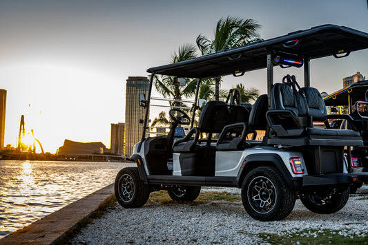 6-Seater golf cart rental — White lithium ICON i60LX