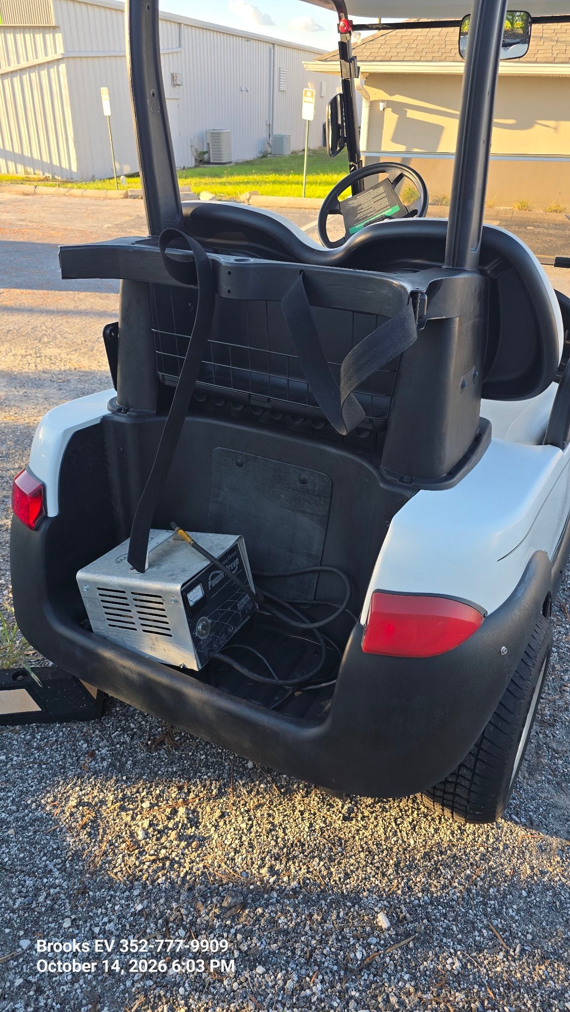 2005 Club Car Precedent White — rear bag well