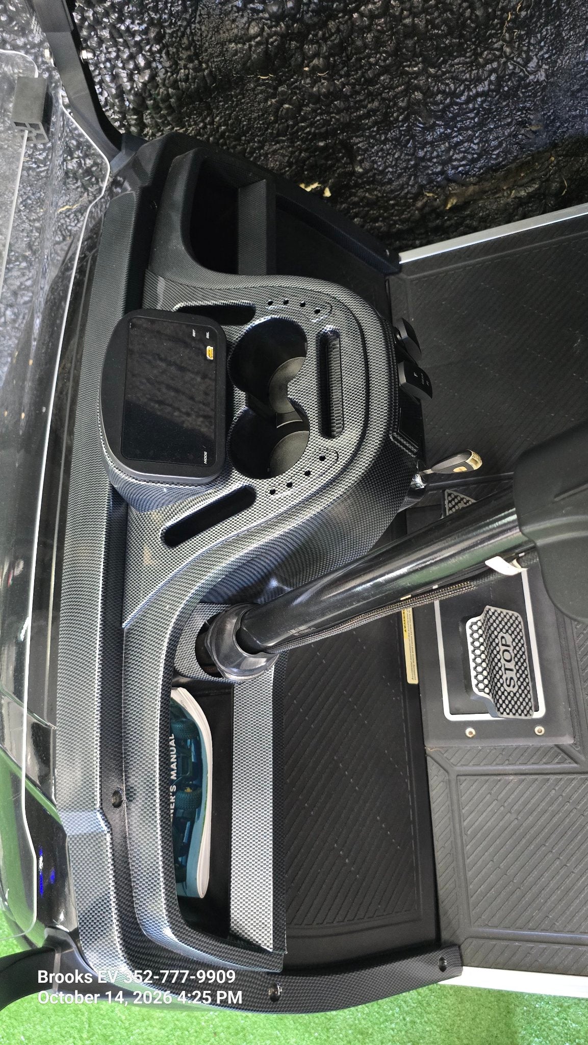 2024 ICON G40 Black used — dash and cupholders