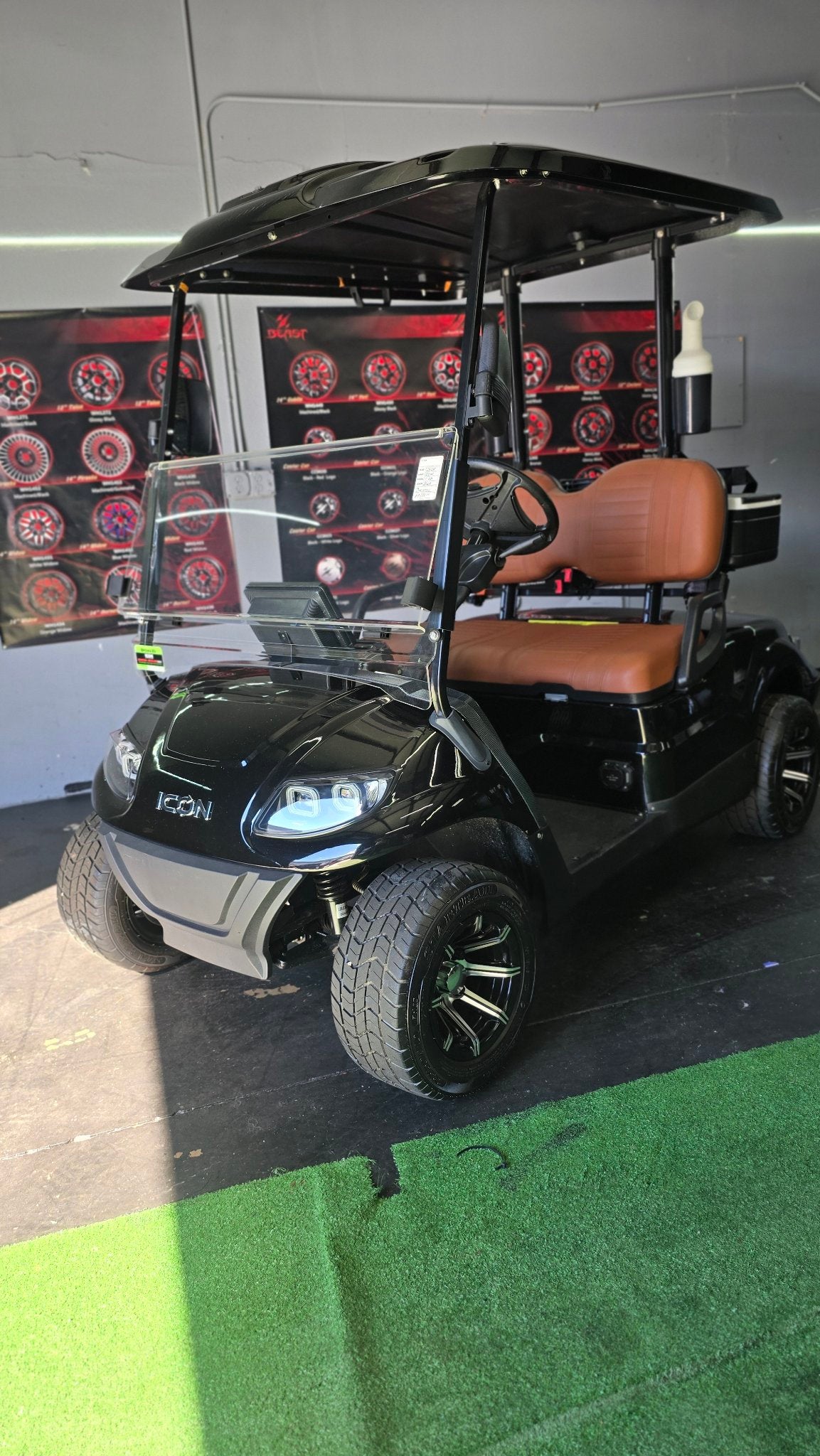 2025 ICON I20 Black — front three-quarter view