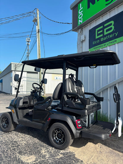 2026 ICON i40X — Metallic Black · 4 Passenger Lithium
