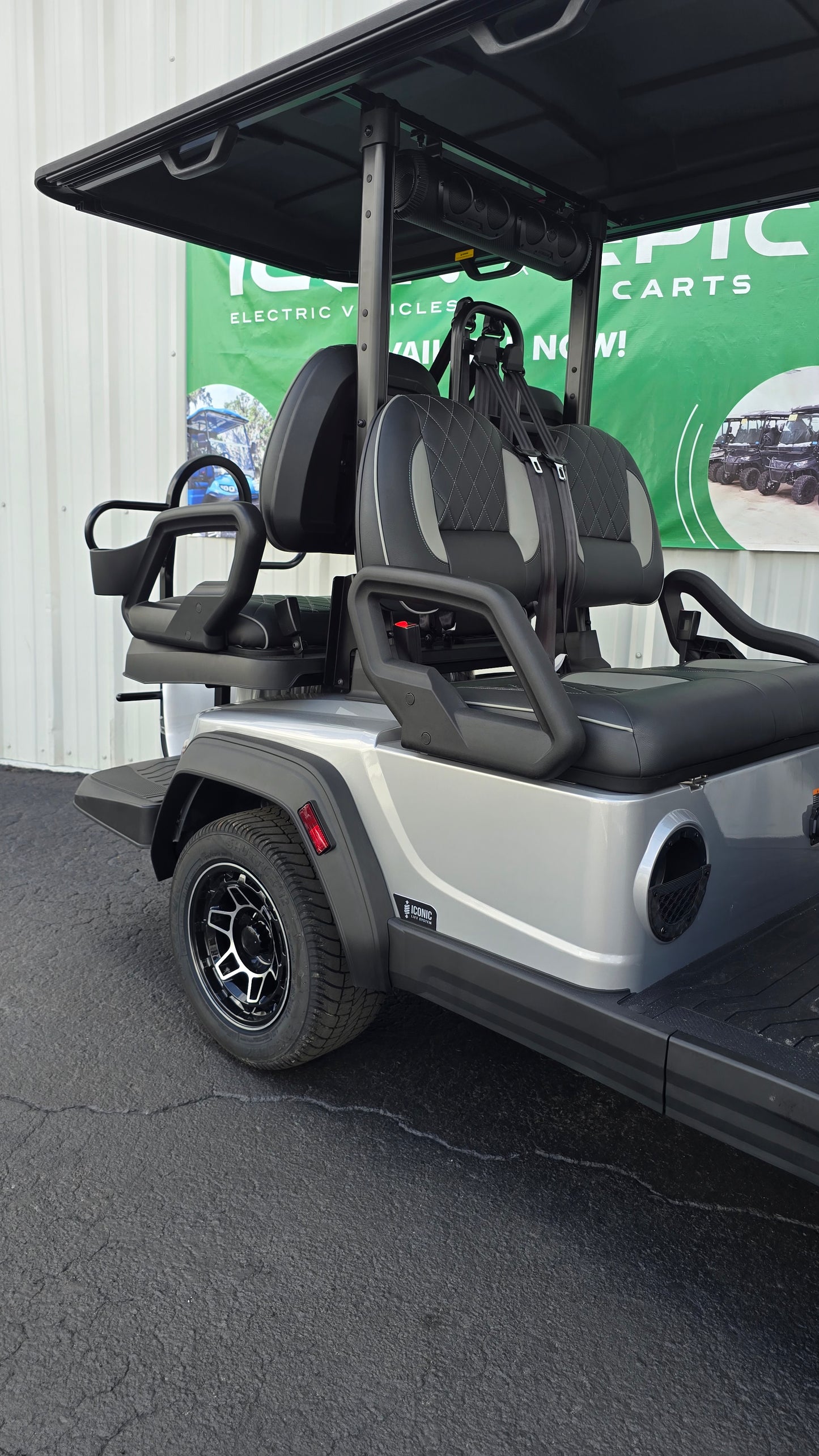 2026 ICON i40X — Silver · 4 Passenger Lithium