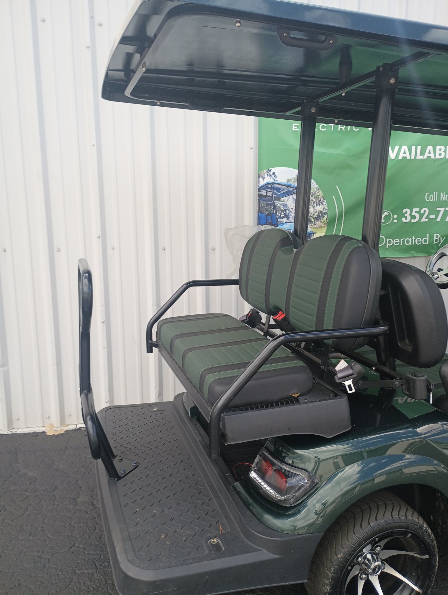 2024 ICON i40 — Forest Green · 4 Passenger · Legacy Stock