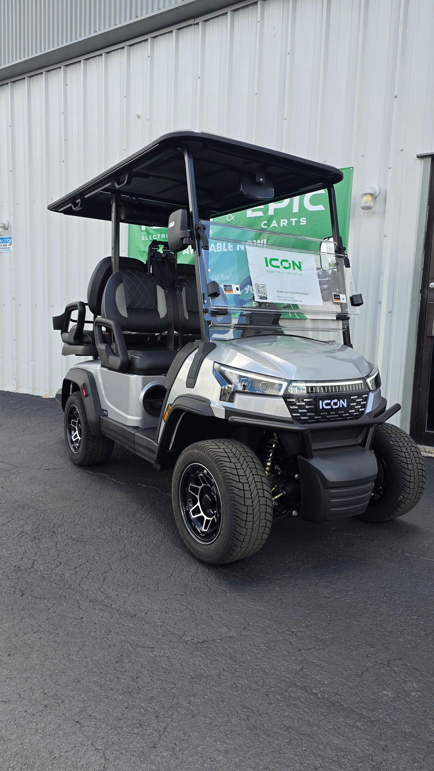 2026 ICON i40X — Silver · 4 Passenger Lithium