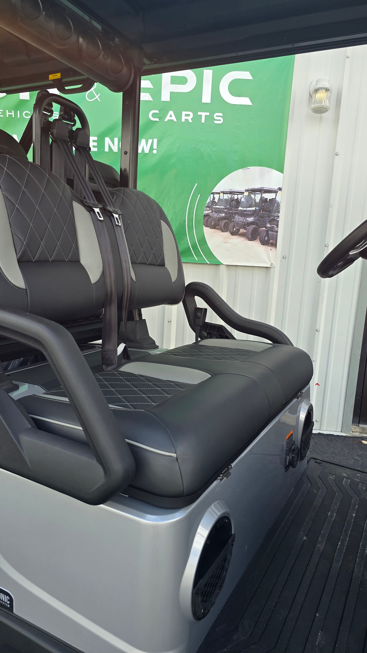 2026 ICON i40X — Silver · 4 Passenger Lithium