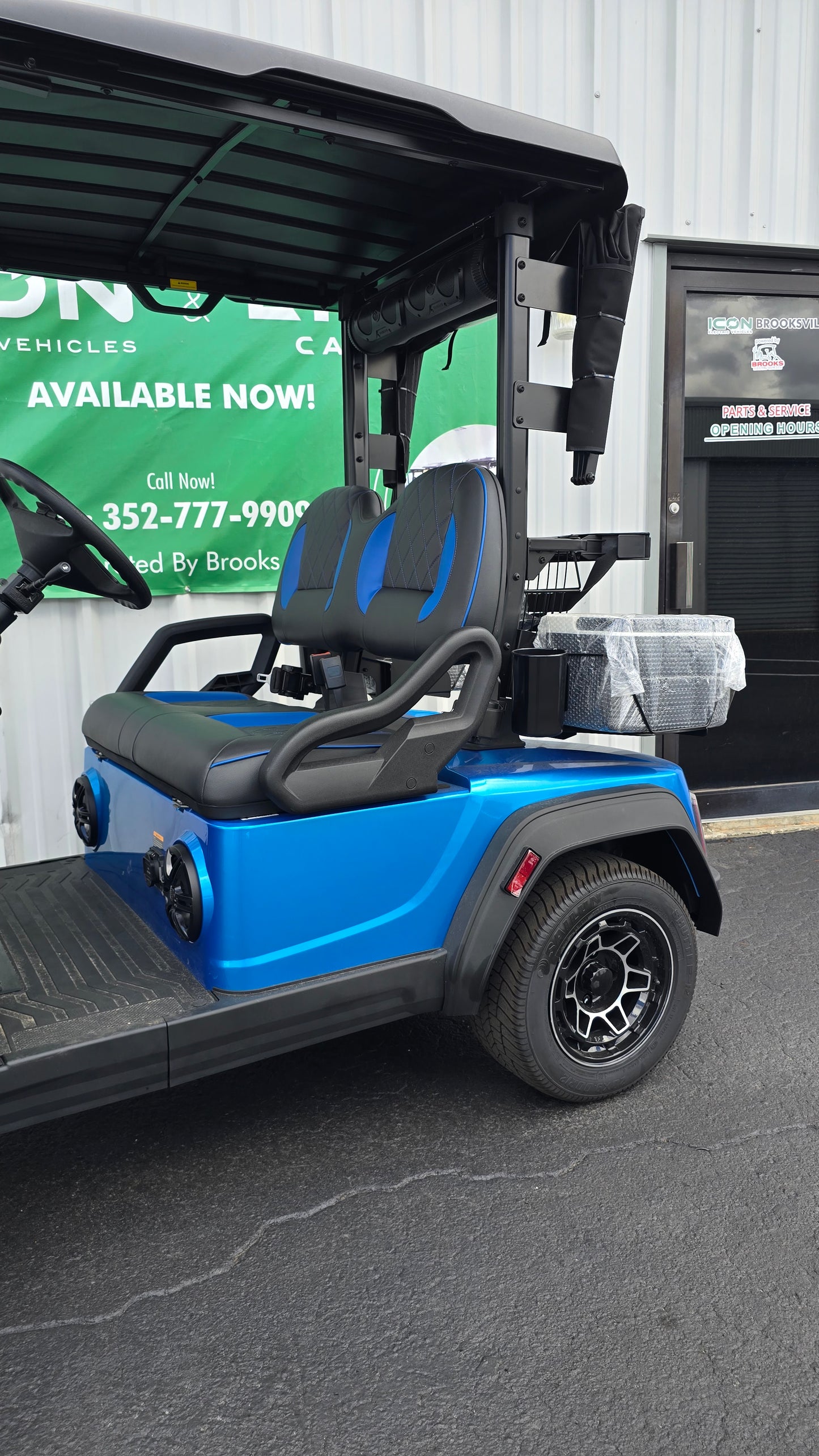 2026 ICON i20X — Electric Blue · 2 Passenger Lithium
