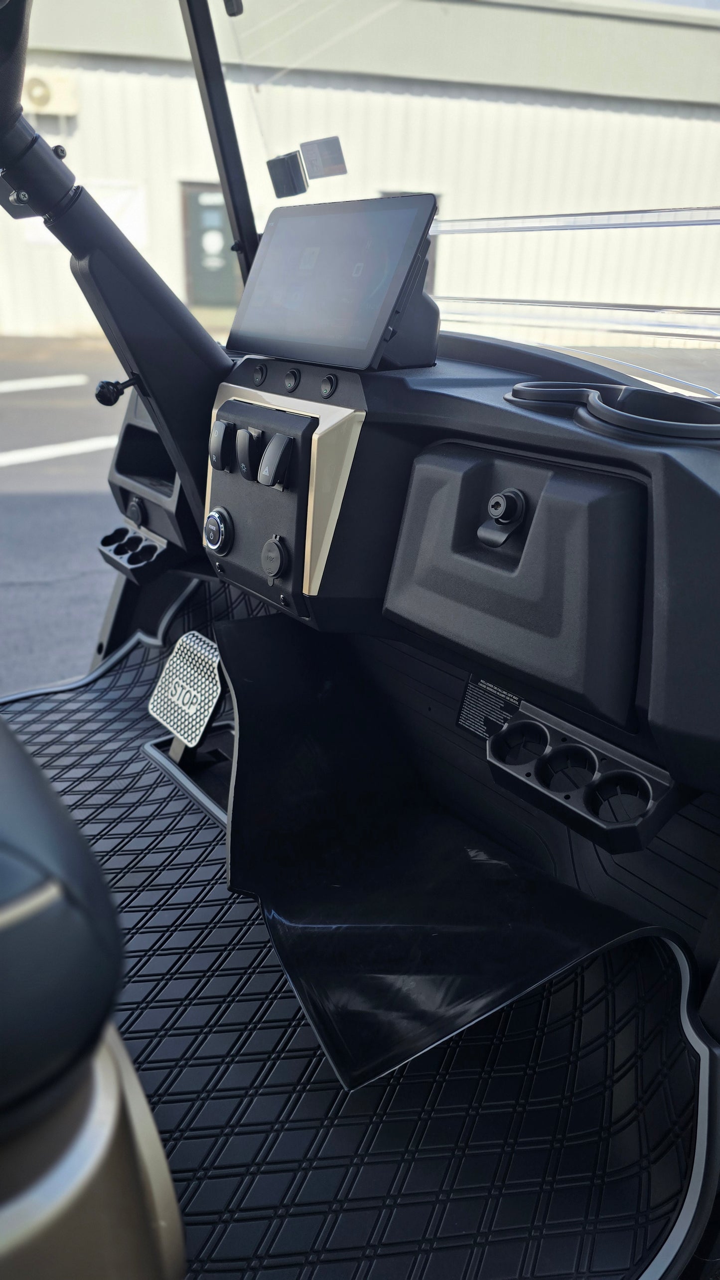 2026 ICON i20X — Champagne · 2 Passenger Lithium