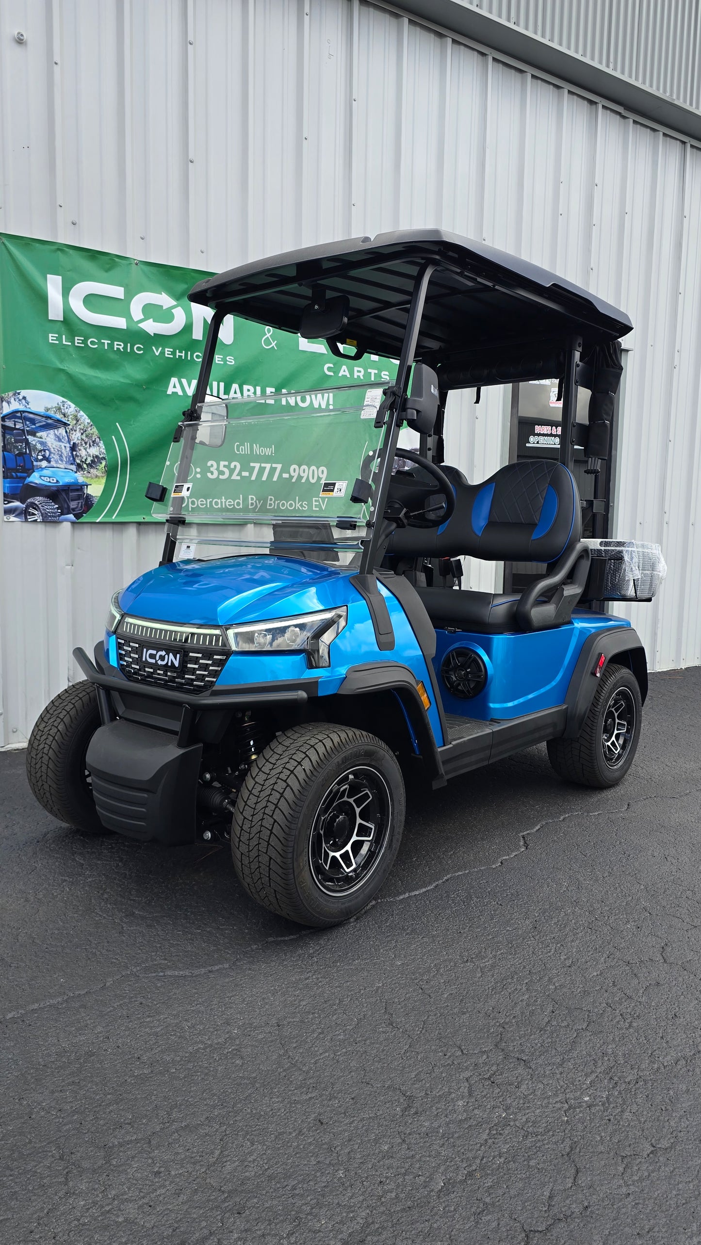 2026 ICON i20X — Electric Blue · 2 Passenger Lithium
