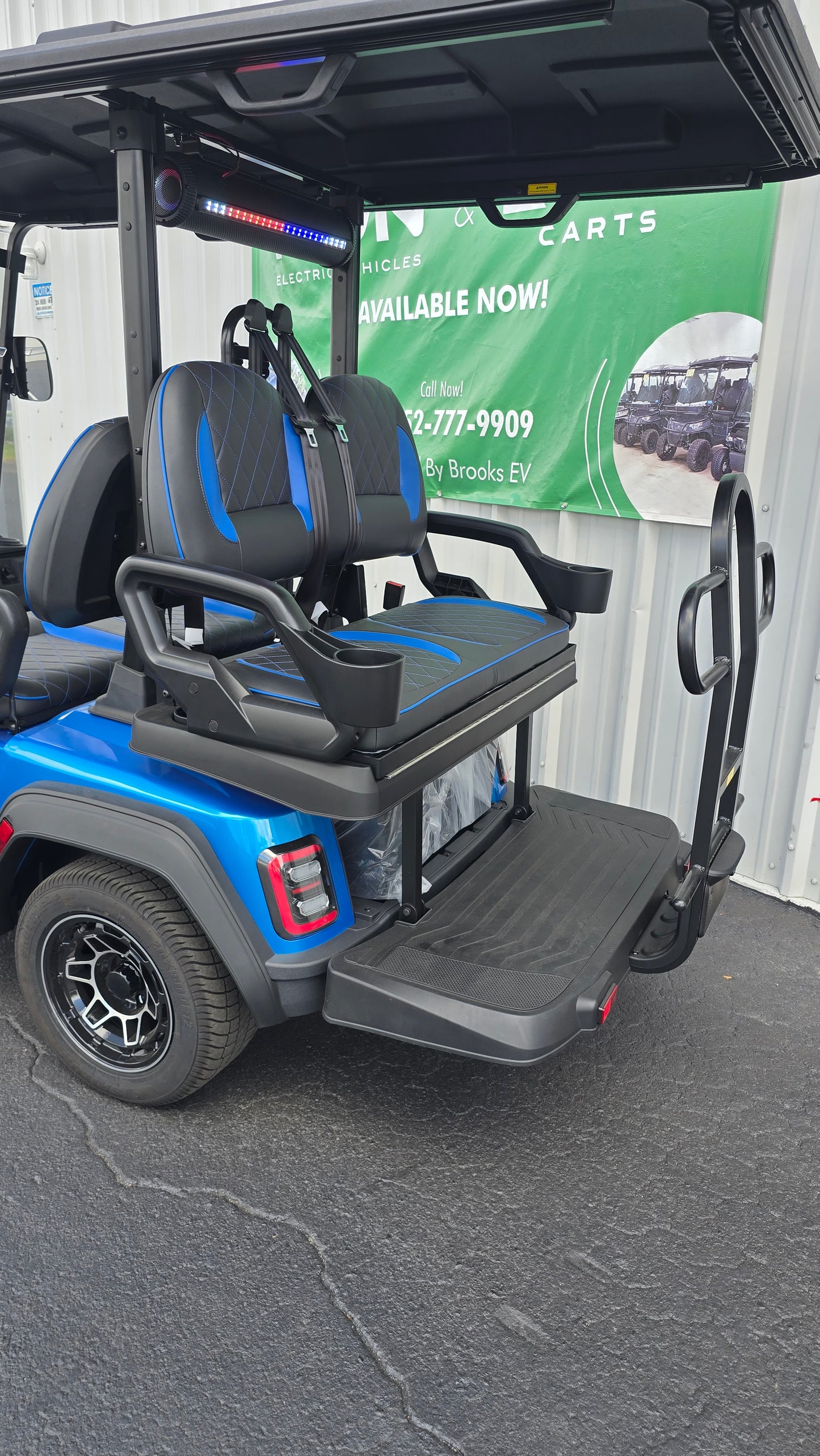 2026 ICON i40X — Electric Blue · 4 Passenger Lithium