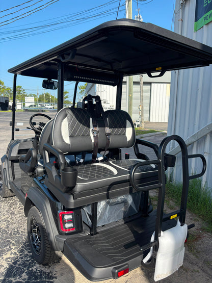 2026 ICON i40X — Metallic Black · 4 Passenger Lithium