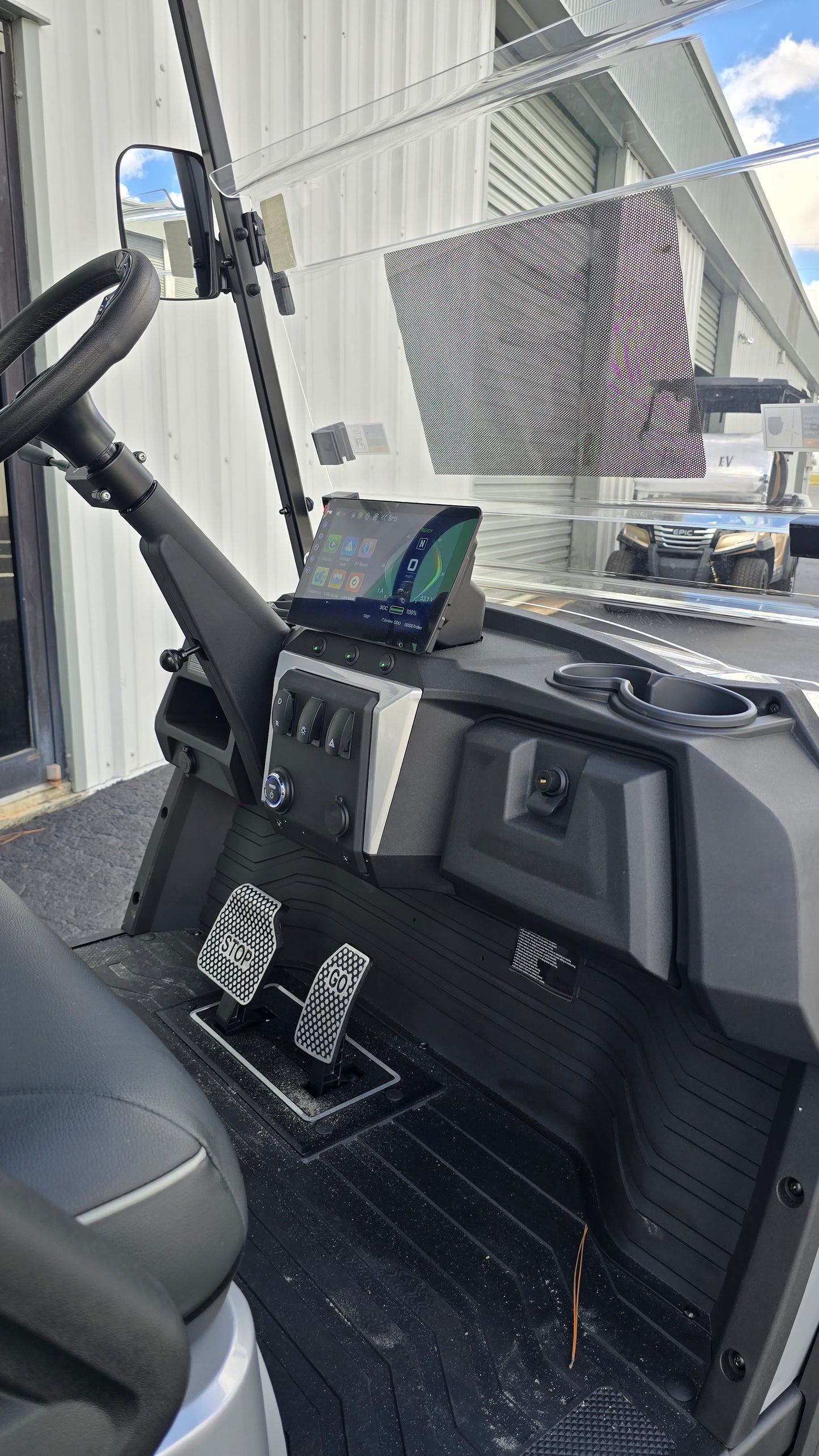 2026 ICON i40X — Silver · 4 Passenger Lithium