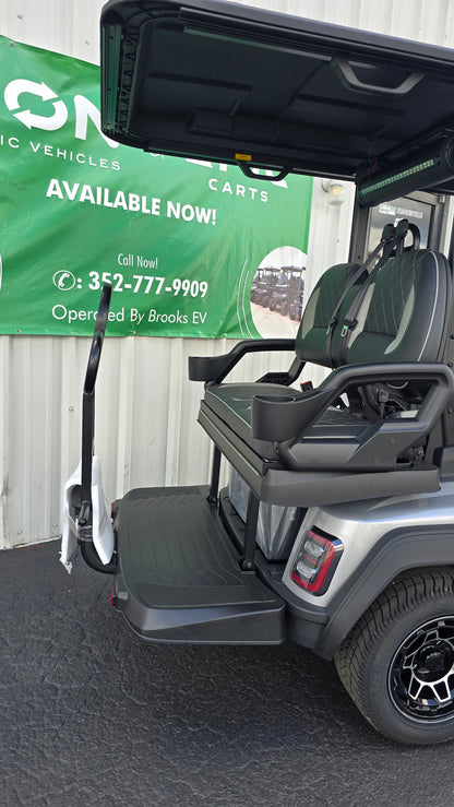 2026 ICON i40X — Silver · 4 Passenger Lithium