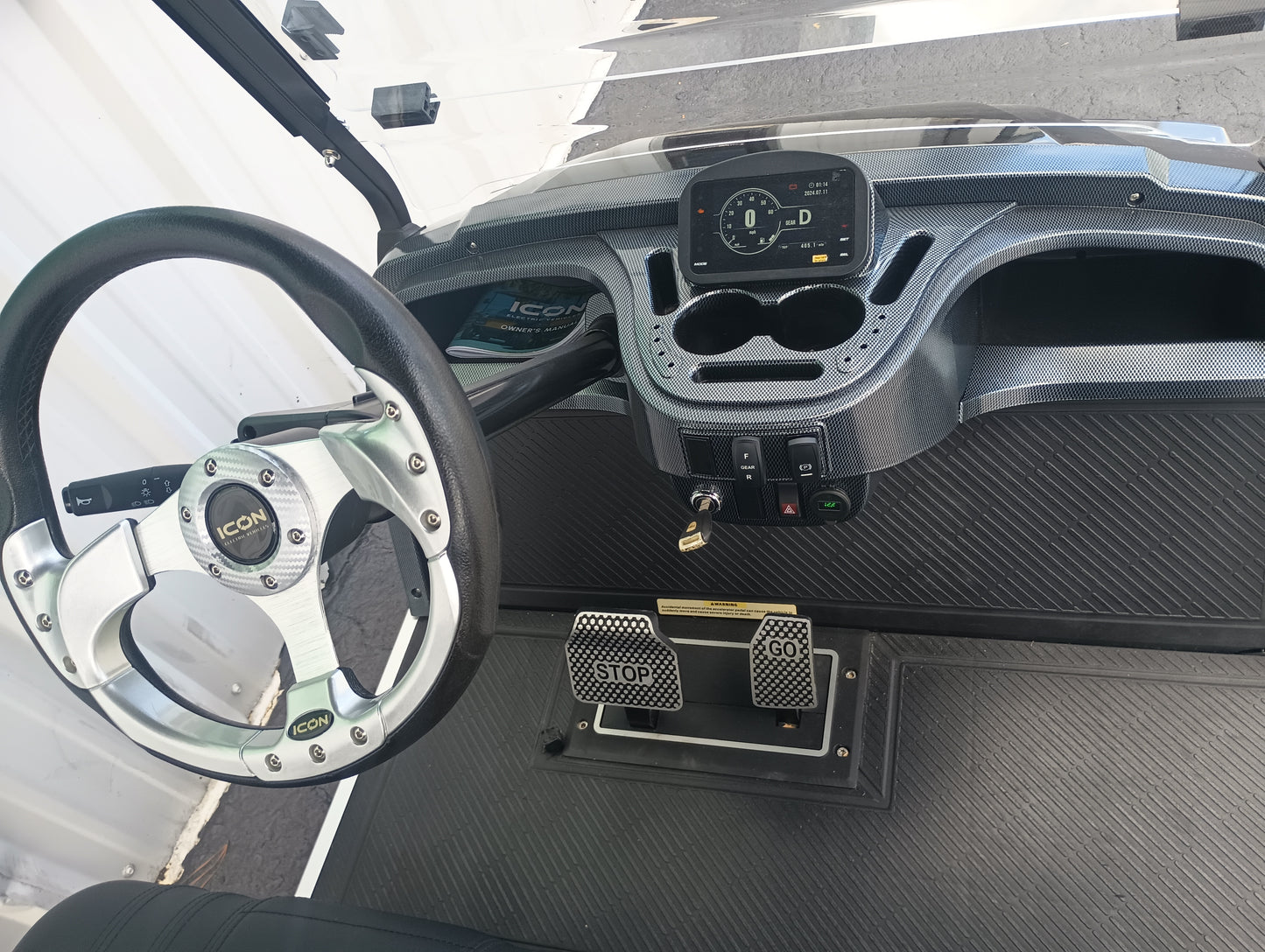 2025 ICON G40 Gas — Black · 4 Passenger