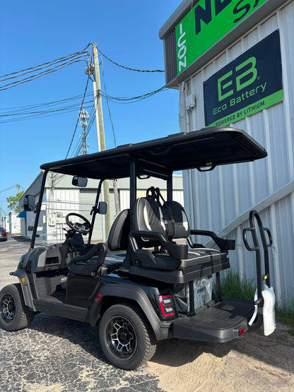 2026 ICON i40X — Metallic Black · 4 Passenger Lithium