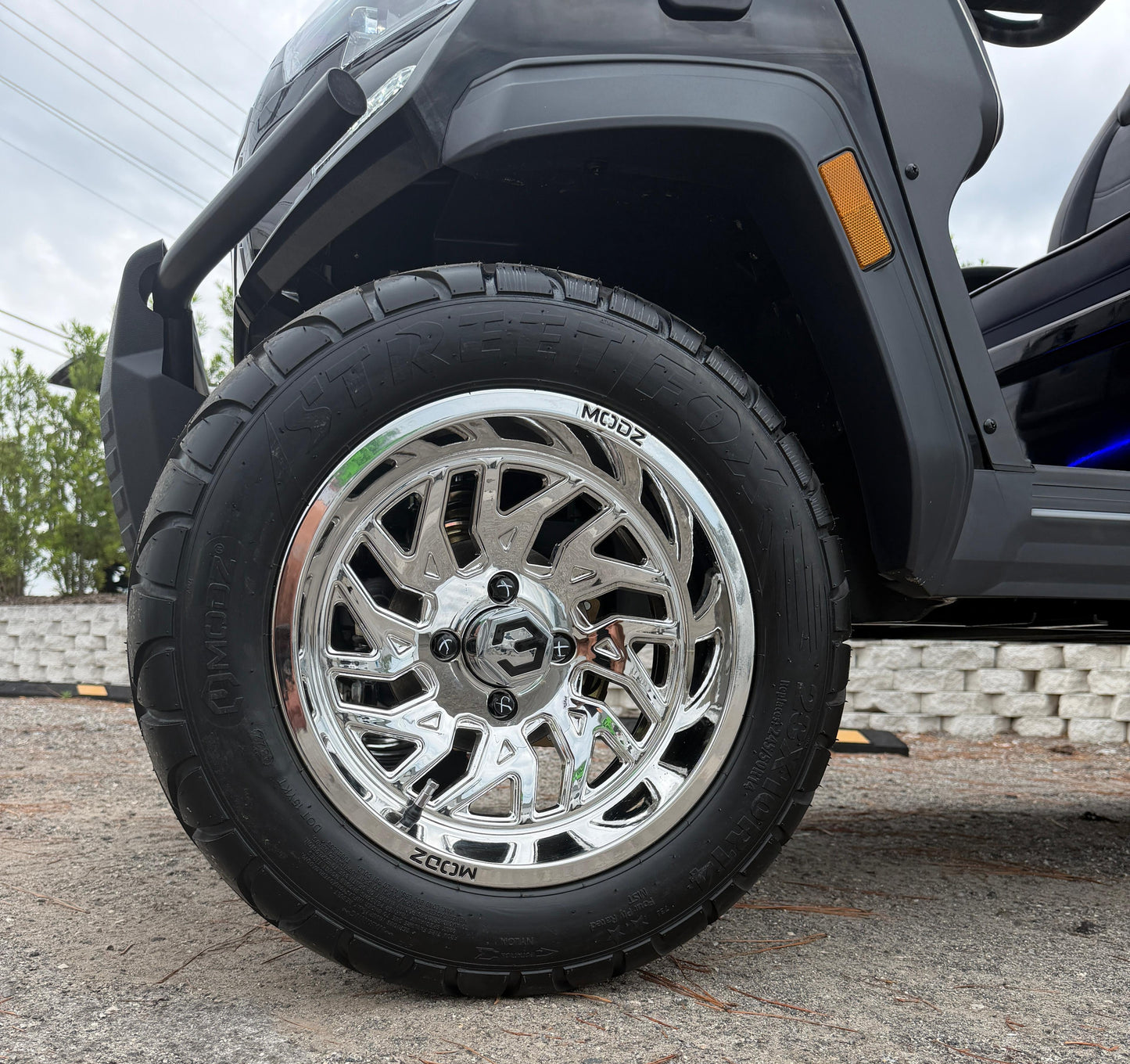 2026 EPIC E40FX Black Forward-Facing 4 Passenger — Chrome Wheels