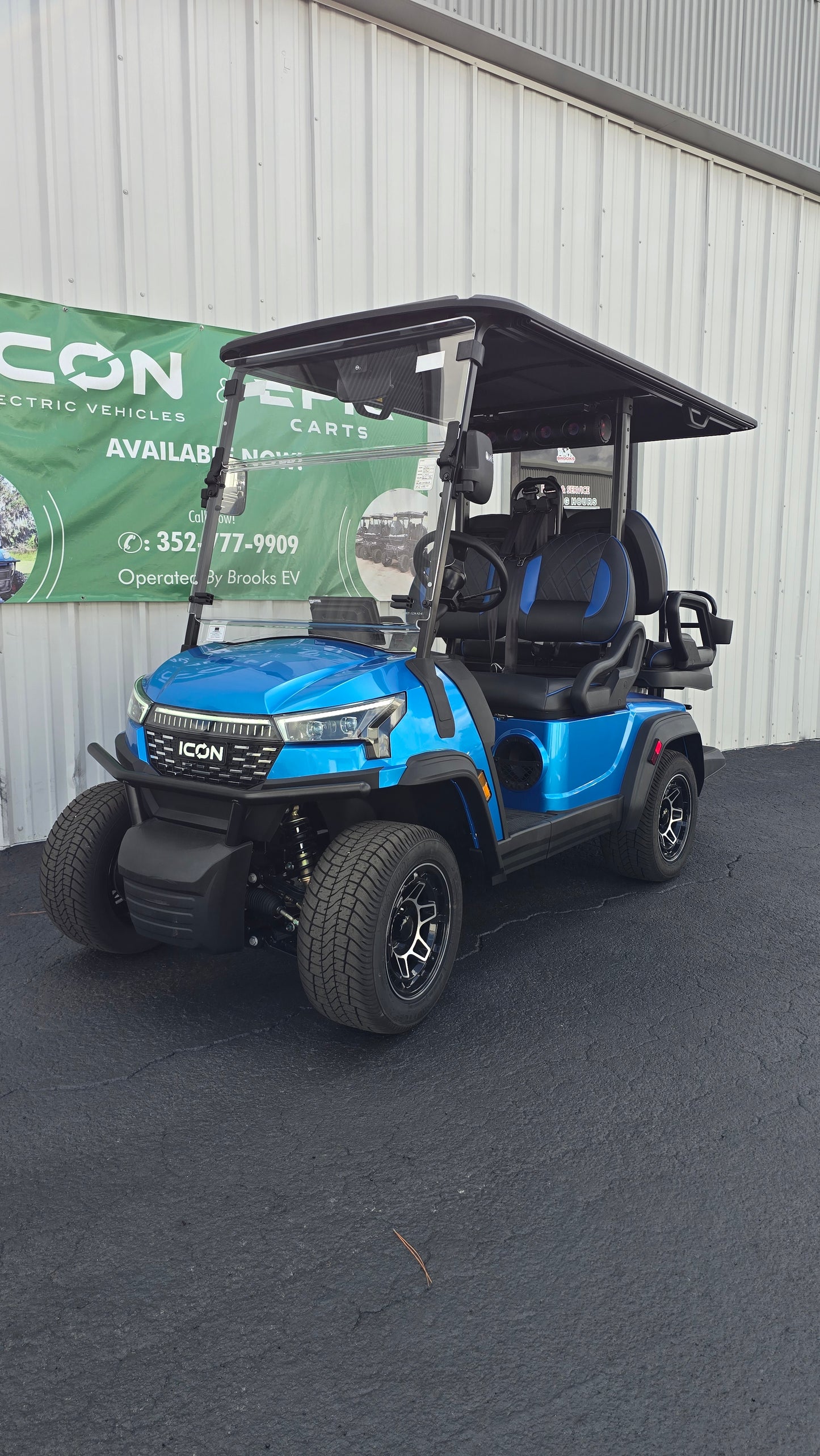 2026 ICON i40X — Electric Blue · 4 Passenger Lithium
