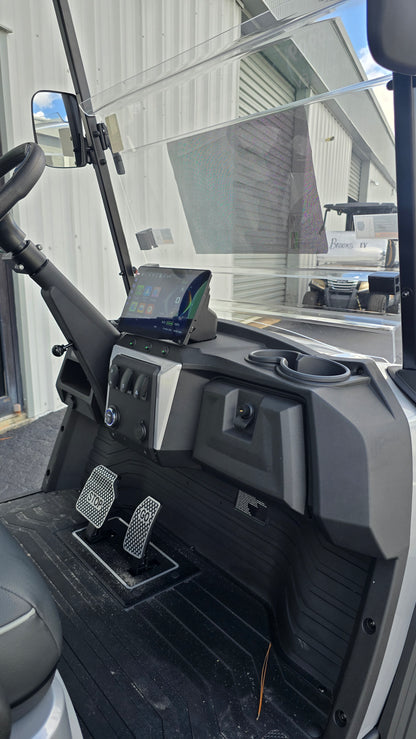 2026 ICON i40X — Silver · 4 Passenger Lithium